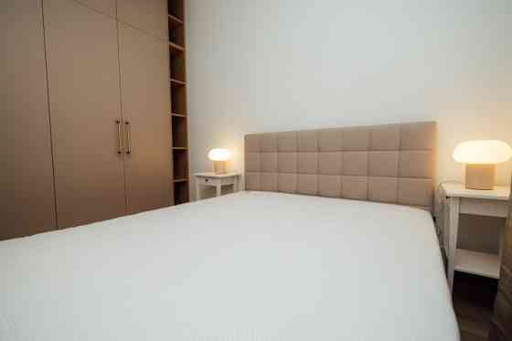 Stilīgs un moderns dzīvoklis Rīgas centrā.  Piedāvājumā ir elegants, dzīvoklis ar unikālu dizainu, k Rīga