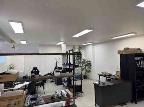 Veikala vai biroja telpas tuvējā Pārdaugavā.  + renovēta ēka;  + viena liela telpa;  + 2 ieejas biro Рига