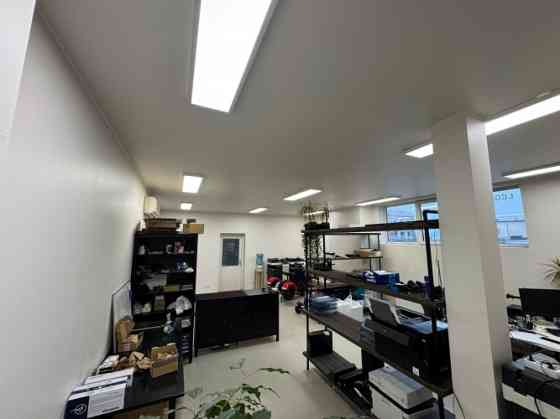 Veikala vai biroja telpas tuvējā Pārdaugavā.  + renovēta ēka;  + viena liela telpa;  + 2 ieejas biro Рига