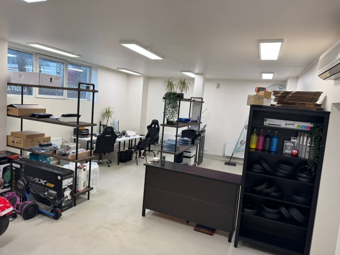 Veikala vai biroja telpas tuvējā Pārdaugavā.  + renovēta ēka;  + viena liela telpa;  + 2 ieejas biro Рига - изображение 3