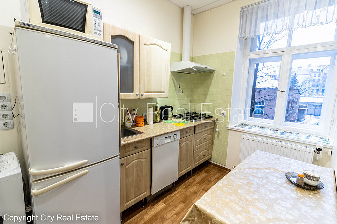 Fasādes māja, renovēta māja, vieta automašīnai, ieeja no ielas, logi vērsti mājas abās Rīga - foto 8