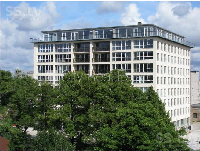 Pagalma māja, ieeja no pagalma, logi vērsti uz pagalma pusi, viesistaba, virtuve, halle, mainīti Rīga - foto 10