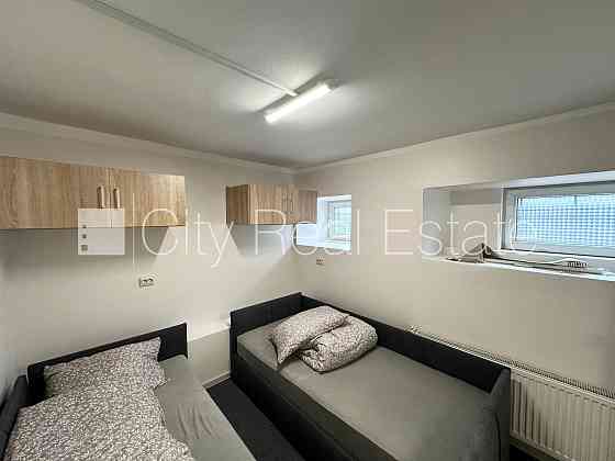 Фасадный дом, реставрированный дом, место для машины, лестничная клетка после Rīga