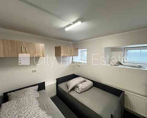 Фасадный дом, реставрированный дом, место для машины, лестничная клетка после Rīga