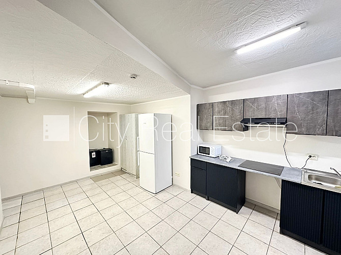 Fasādes māja, restaurēta māja, vieta automašīnai, kāpņu telpa pēc kosmētiskā remonta, Rīga - foto 1