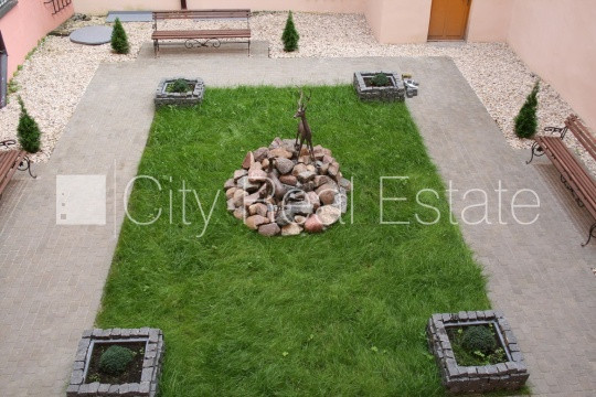 Fasādes māja, restaurēta māja, labiekārtota apzaļumota teritorija, istabas izolētas 4 gab., Rīga - foto 13