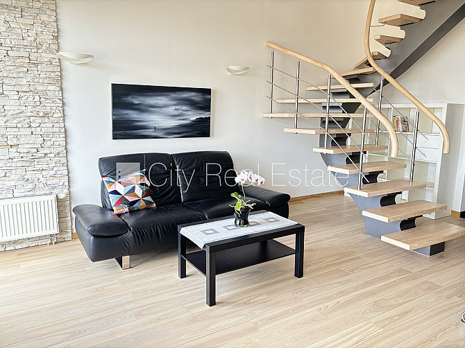 Pagalma ēka, renovēta māja, labiekārtots apzaļumots pagalms, slēgts pagalms, ieeja no Rīga - foto 18