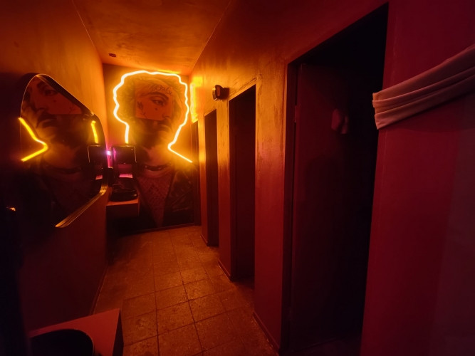 Kluba Skapis telpas ar 2 terasēm.  Šobrīd telpās atrodas klubs Skapis, pirms tam bija klubs Rīga - foto 8