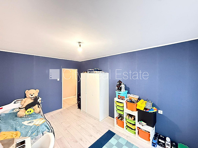 Fasādes māja, renovēta māja, labiekārtota apzaļumota teritorija, ir lifts, kāpņu telpa pēc Rīga - foto 20