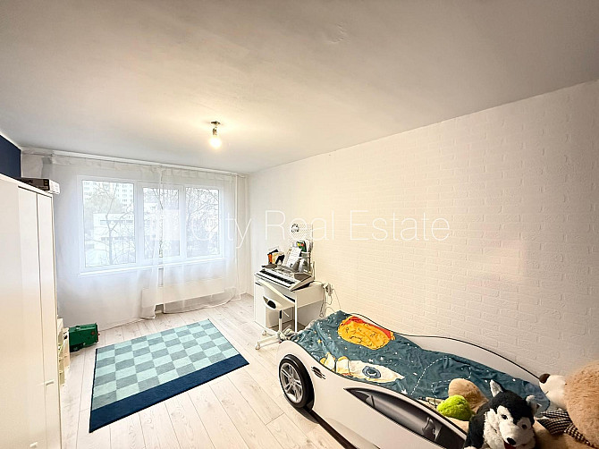 Fasādes māja, renovēta māja, labiekārtota apzaļumota teritorija, ir lifts, kāpņu telpa pēc Rīga - foto 19