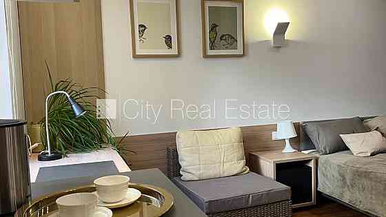 Фасадный дом, реновированный дом, закрытый двор, вход с улицы, лифт, лестничная Rīga