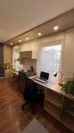 Фасадный дом, реновированный дом, закрытый двор, вход с улицы, лифт, лестничная Rīga