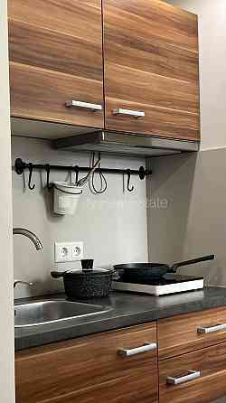 Фасадный дом, реновированный дом, закрытый двор, вход с улицы, лифт, лестничная Rīga