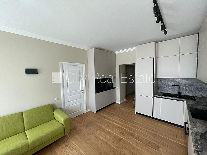 Fasādes māja, renovēta māja, slēgts pagalms, ieeja no ielas, ir lifts, kāpņu telpa pēc Rīga - foto 14