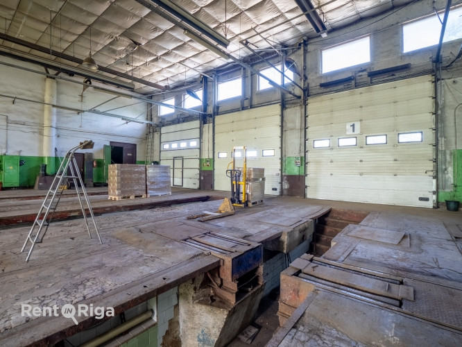 Ilgtermiņā iznomā divstāvu ēku kravas autoservisam Rumbulā  Tiek iznomāta pilnībā Rīgas rajons - foto 7