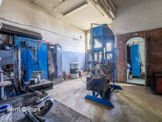 Ilgtermiņā iznomā divstāvu ēku kravas autoservisam Rumbulā  Tiek iznomāta pilnībā Rīgas rajons - foto 8