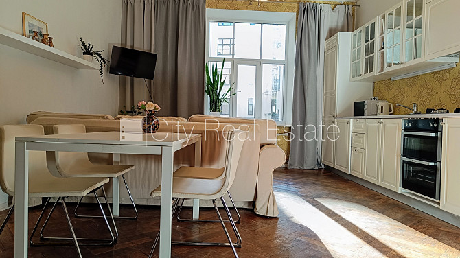 Fasādes māja, renovēta māja, slēgts pagalms, ieeja no ielas un pagalma, ir lifts, kāpņu Rīga - foto 9