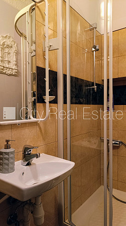 Fasādes māja, renovēta māja, slēgts pagalms, ieeja no ielas un pagalma, ir lifts, kāpņu Rīga - foto 11