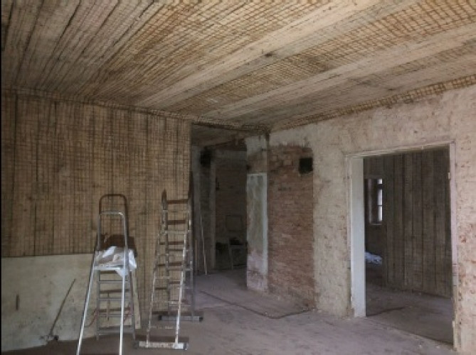 Trīsstāvu rekonstruējama māja Cēsu vecpilsētā.  Būvniecības gads: 1880. Ķieģeļu sienas, Cēsis un Cēsu novads - foto 7