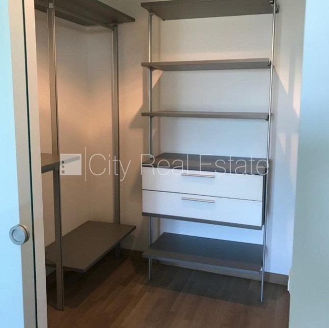 Fasādes māja, renovēta māja, ieeja no ielas, ir lifts, kāpņu telpa pēc kapitālā remonta, Rīga - foto 8