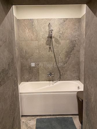 Fasādes māja, mansards, kāpņu telpa pēc kapitālā remonta, franču balkons, jumta terase, Rīga - foto 16