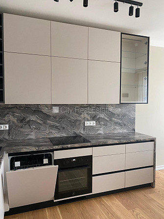 Fasādes māja, mansards, kāpņu telpa pēc kapitālā remonta, franču balkons, jumta terase, Rīga - foto 7