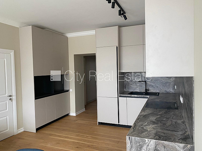 Fasādes māja, mansards, kāpņu telpa pēc kapitālā remonta, franču balkons, jumta terase, Rīga - foto 5