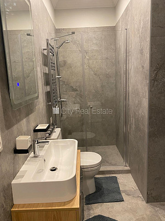 Fasādes māja, mansards, kāpņu telpa pēc kapitālā remonta, franču balkons, jumta terase, Rīga - foto 17