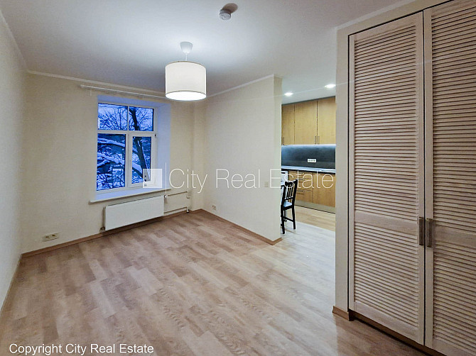 Фасадный дом, реновированный дом, вход с улицы, лифт, лестничная клетка после Рига - изображение 5