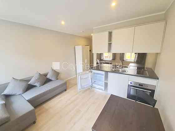 Проект - Vaļņu 4 (Вальню 4), фасадный дом, закрытый двор, вход с улицы, апартаменты Rīga