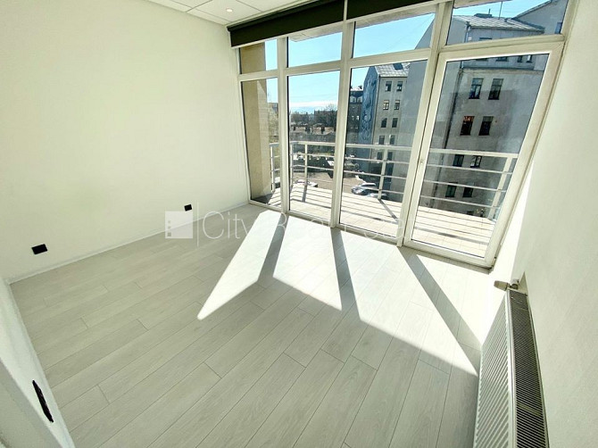 Fasādes māja, labiekārtota apzaļumota teritorija, vieta automašīnai, balkons, istabas Rīga - foto 2