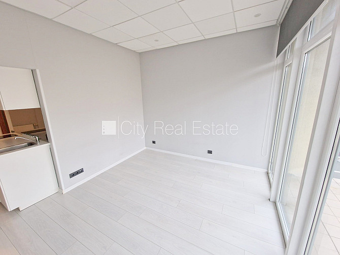 Fasādes māja, labiekārtota apzaļumota teritorija, vieta automašīnai, balkons, istabas Rīga - foto 9