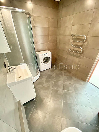 Fasādes māja, labiekārtota apzaļumota teritorija, vieta automašīnai, balkons, istabas Rīga - foto 18