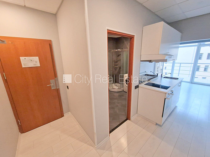 Fasādes māja, labiekārtota apzaļumota teritorija, vieta automašīnai, balkons, istabas Rīga - foto 19