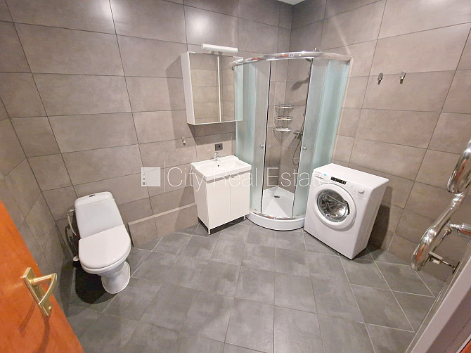 Fasādes māja, labiekārtota apzaļumota teritorija, vieta automašīnai, balkons, istabas Rīga - foto 17