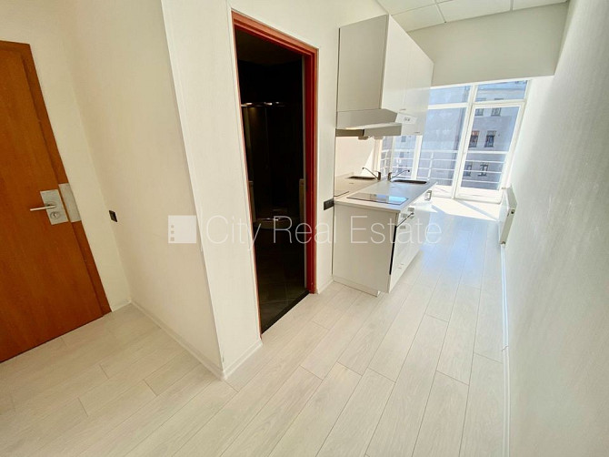 Fasādes māja, labiekārtota apzaļumota teritorija, vieta automašīnai, balkons, istabas Rīga - foto 11