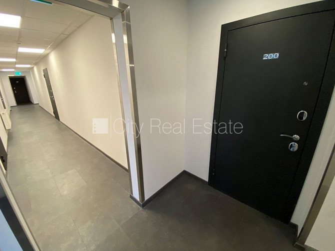 Fasādes māja, labiekārtota apzaļumota teritorija, vieta automašīnai, balkons, istabas Rīga - foto 20