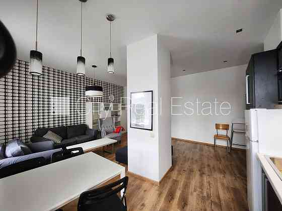 Здание во дворе, закрытый двор, возможность аренды парковки, вход со двора, Рига