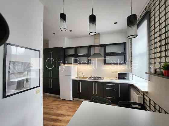 Здание во дворе, закрытый двор, возможность аренды парковки, вход со двора, Рига