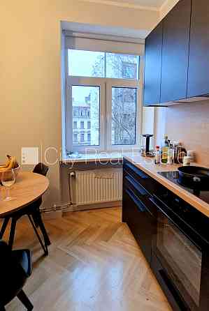 Фасадный дом, закрытый двор, возможность аренды парковки, охраняемая территория, Rīga