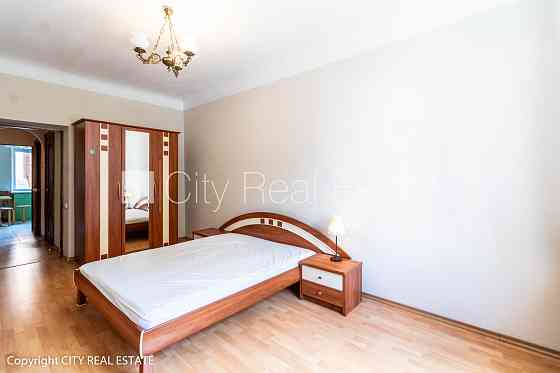 Благоустроенная озеленённая территория, место для машины, мансарда, Rīga