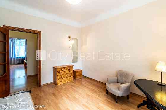 Благоустроенная озеленённая территория, место для машины, мансарда, Rīga