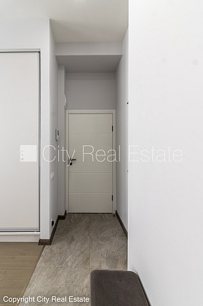 Pagalma ēka, renovēta māja, labiekārtots apzaļumots pagalms, slēgts pagalms, pagalmā bērnu Rīga - foto 8