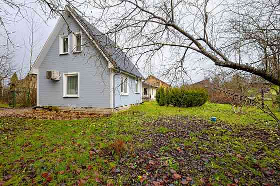 Vissezonas māja ar pirti.
Piedāvājumā kopts īpašums Jāņupē, gatavs dzīvošanai bez papildu ieguldījum Olaine