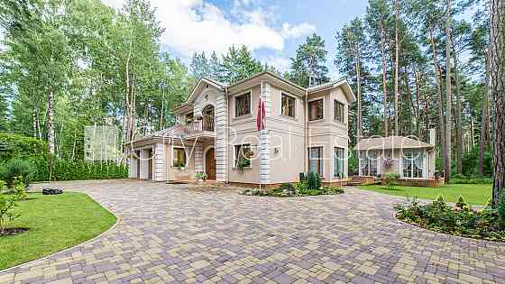 Фасадный дом, реставрированный дом, охраняемая территория, вход с улицы, лифт, Rīga