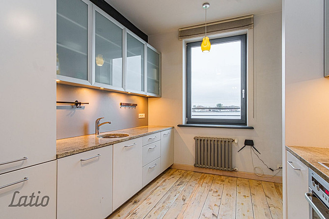 Tiek piedāvāta  no 01.02.2026  ilgtermiņa īrē   daļēji mēbelētu trīsstāvu rindu māja Rīga - foto 2