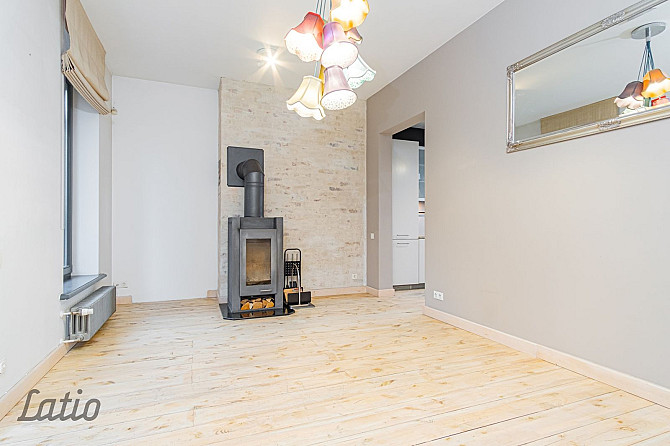 Tiek piedāvāta  no 01.02.2026  ilgtermiņa īrē   daļēji mēbelētu trīsstāvu rindu māja Rīga - foto 1