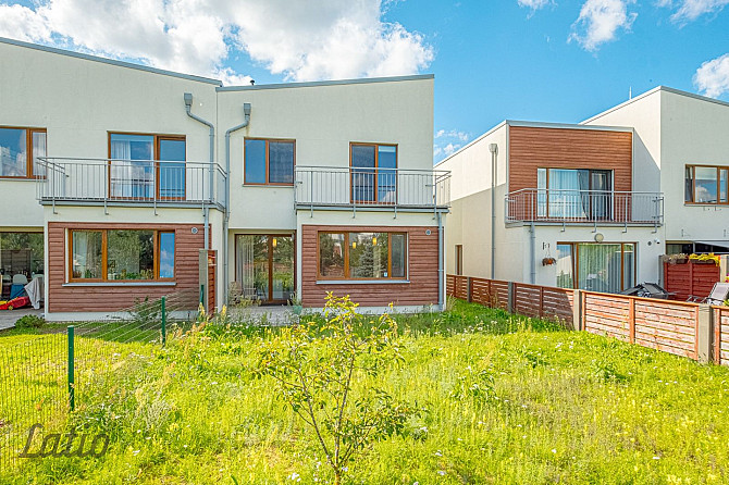 Izīrē skaistu, plašu daļēji mēbelētu māju privātmāju ciematā Piņķos.
Mājas pirmajā Rīgas rajons - foto 2