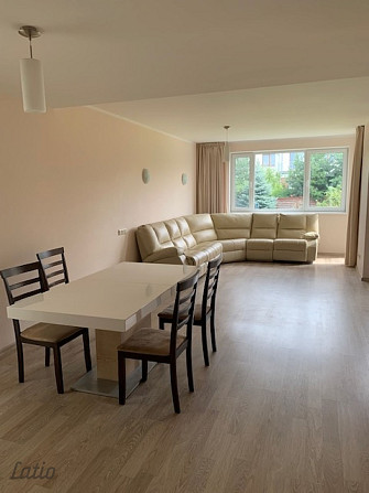 Izīrē skaistu, plašu daļēji mēbelētu māju privātmāju ciematā Piņķos.
Mājas pirmajā Rīgas rajons - foto 5