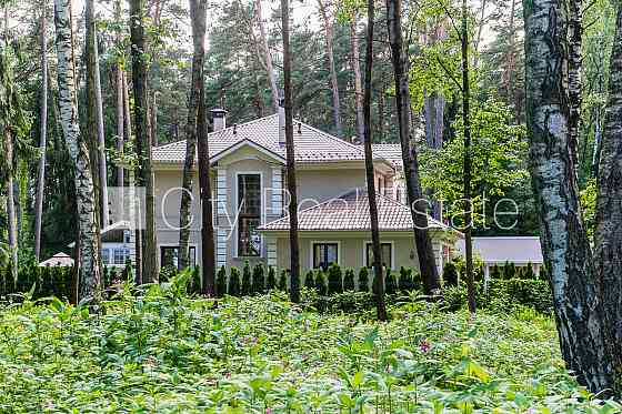 Дом во дворе, реновированный дом, апартаменты люкс, балкон, окна выходят в обе Rīga